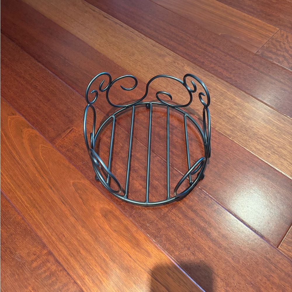 At Home America salad plate holder, coated iron, new.